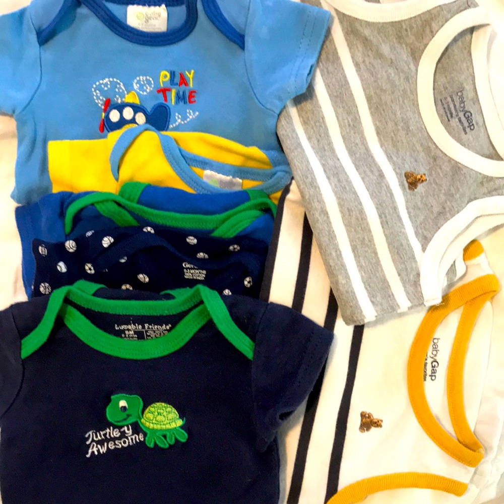 0-3 months onesie set